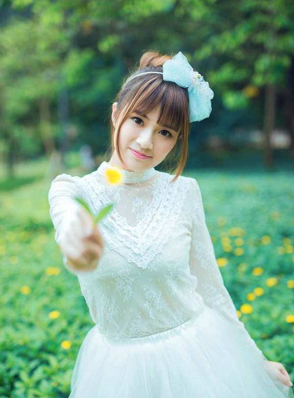 邓贤、泠苞也上前，与张任跪在一处：“我等愿以全部功勋，换得先主一命。”